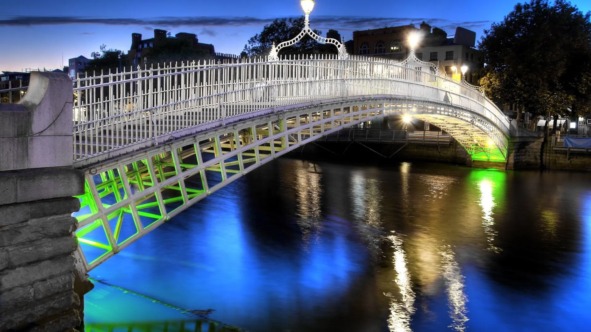 Pearse Street Sleeps 10 Apartment Dublin