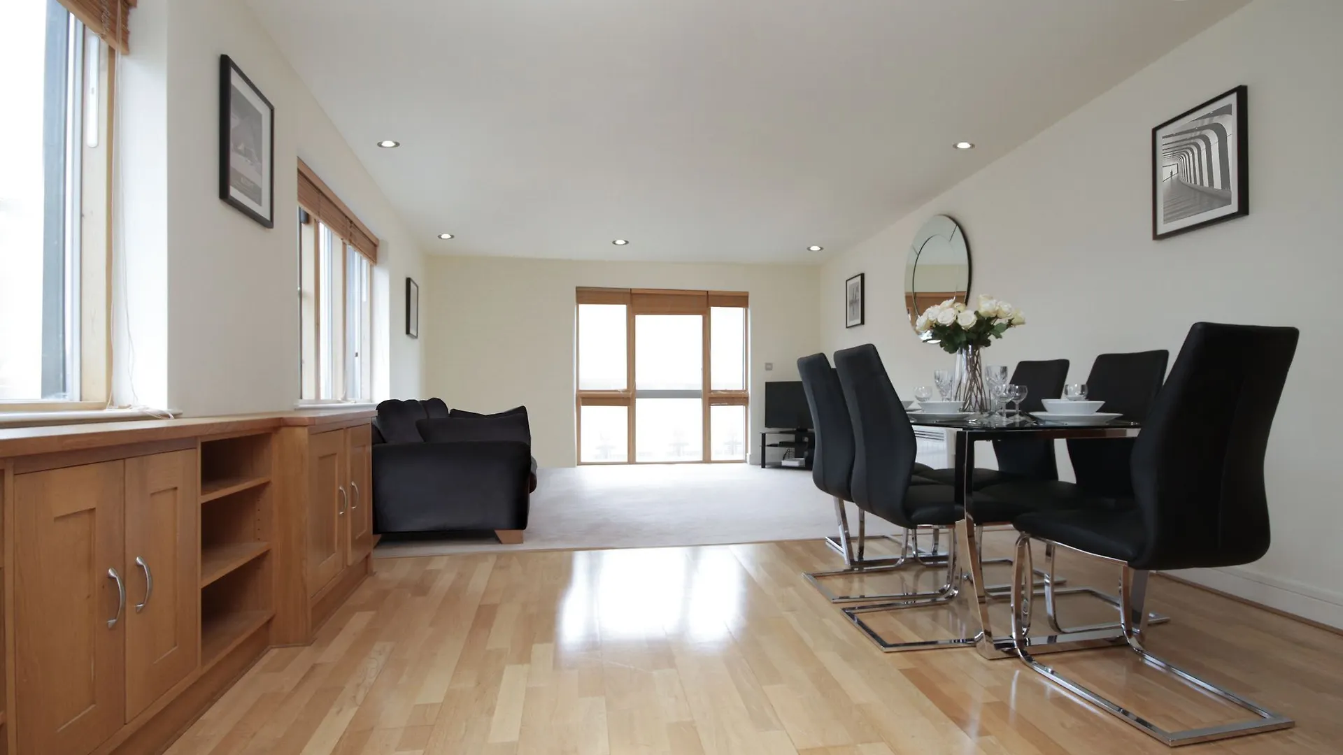 Pearse Street Sleeps 10 Apartment Dublin Ireland